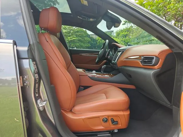 Maserati Levante 2016 3.0T Levante exterior photo 6 Maserati Levante 2016 3.0T Levante exterior photo 6