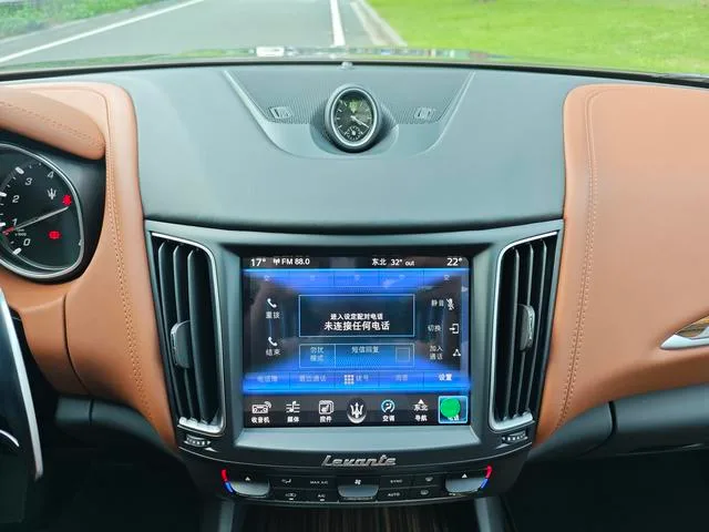 Maserati Levante 2016 3.0T Levante interior photo 13 Maserati Levante 2016 3.0T Levante interior photo 13