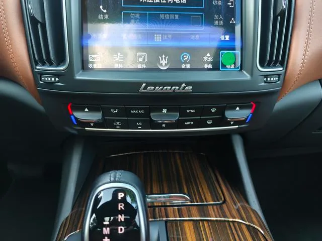 Maserati Levante 2016 3.0T Levante interior photo 17 Maserati Levante 2016 3.0T Levante interior photo 17