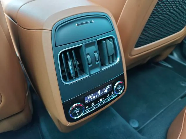 Maserati Levante 2016 3.0T Levante interior photo 18 Maserati Levante 2016 3.0T Levante interior photo 18