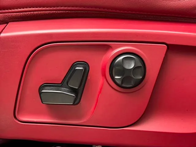 Maserati Levante 2016 3.0T Levante interior photo 18 Maserati Levante 2016 3.0T Levante interior photo 18