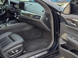 BMW 6 Series GT 2021 Restyling 630i M Sports suit interior photo 16 BMW 6 Series GT 2021 Restyling 630i M Sports suit interior photo 16