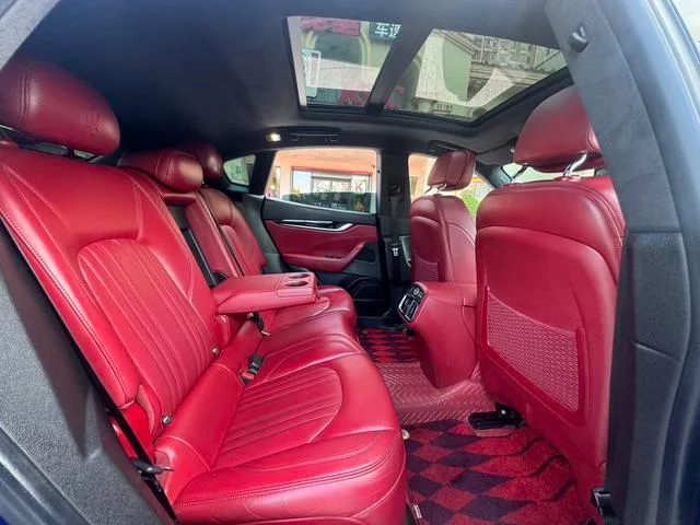 Maserati Levante 2016 3.0T Levante interior photo 8 Maserati Levante 2016 3.0T Levante interior photo 8