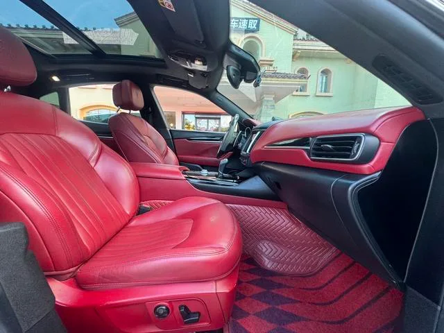 Maserati Levante 2016 3.0T Levante interior photo 10 Maserati Levante 2016 3.0T Levante interior photo 10