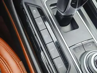 Maserati Levante 2016 3.0T Levante interior photo 19 Maserati Levante 2016 3.0T Levante interior photo 19
