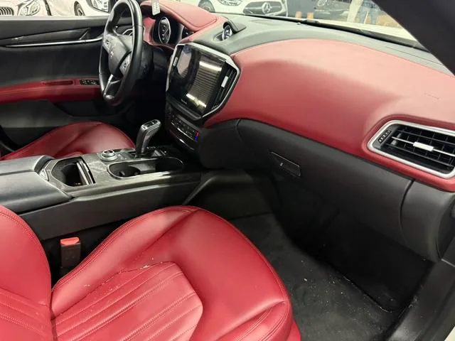 Maserati Ghibli 2021 2.0T Sharp Edition interior photo 8 Maserati Ghibli 2021 2.0T Sharp Edition interior photo 8