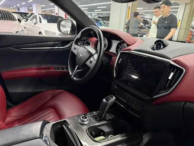 Maserati Ghibli 2021 2.0T Sharp Edition interior photo 11 Maserati Ghibli 2021 2.0T Sharp Edition interior photo 11