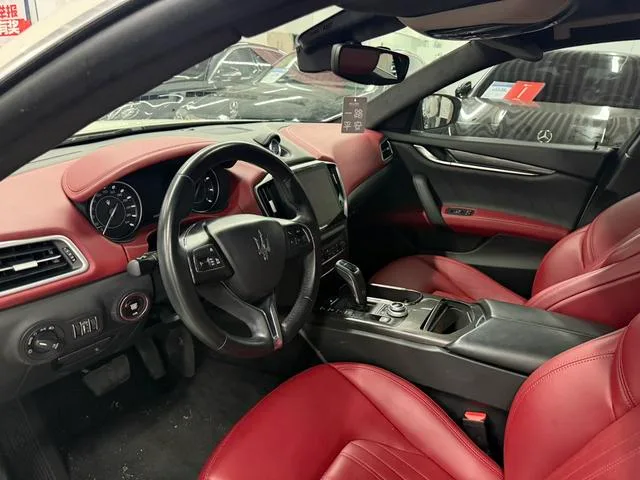 Maserati Ghibli 2021 2.0T Sharp Edition interior photo 12 Maserati Ghibli 2021 2.0T Sharp Edition interior photo 12