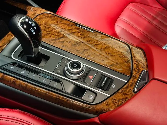 Maserati Levante 2016 3.0T Levante interior photo 14 Maserati Levante 2016 3.0T Levante interior photo 14