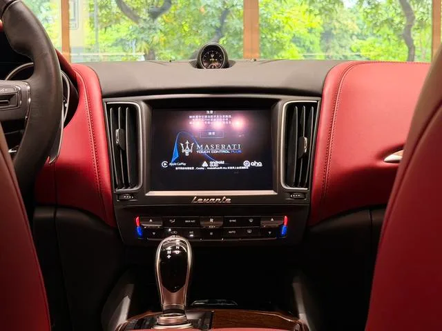 Maserati Levante 2016 3.0T Levante interior photo 17 Maserati Levante 2016 3.0T Levante interior photo 17