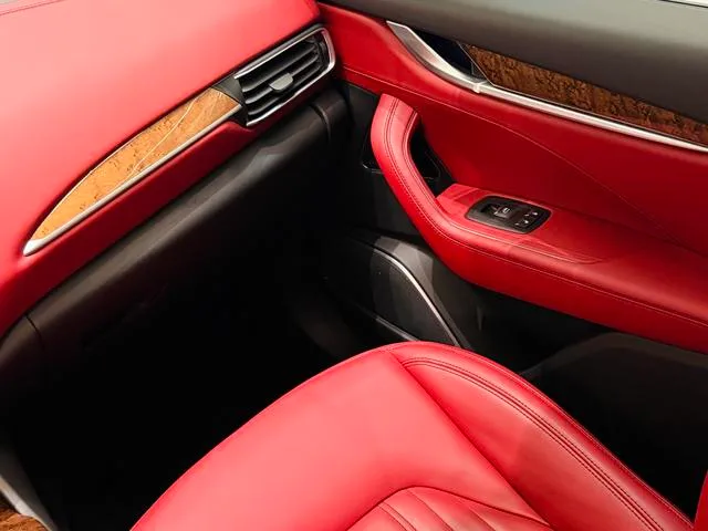 Maserati Levante 2016 3.0T Levante interior photo 19 Maserati Levante 2016 3.0T Levante interior photo 19