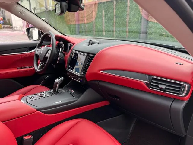 Maserati Levante 2021 3.0T Standard Edition interior photo 11 Maserati Levante 2021 3.0T Standard Edition interior photo 11