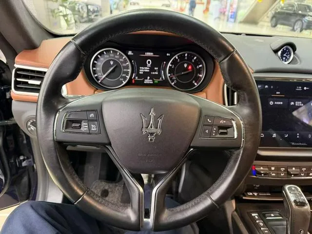 Maserati Ghibli 2021 2.0T Sharp Edition interior photo 6 Maserati Ghibli 2021 2.0T Sharp Edition interior photo 6