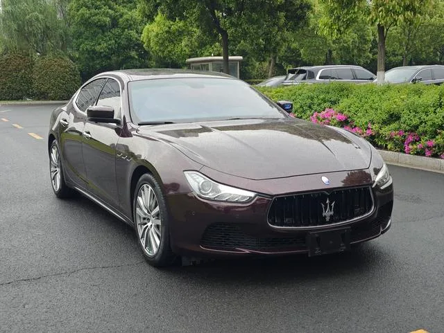 Maserati Ghibli 2014 3.0T Versión estándar exterior foto 3 Maserati Ghibli 2014 3.0T Versión estándar exterior foto 3