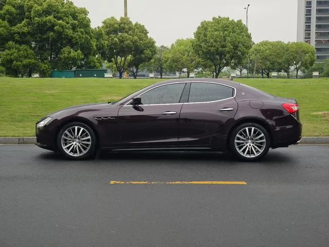 Maserati Ghibli 2014 3.0T Versión estándar exterior foto 4 Maserati Ghibli 2014 3.0T Versión estándar exterior foto 4