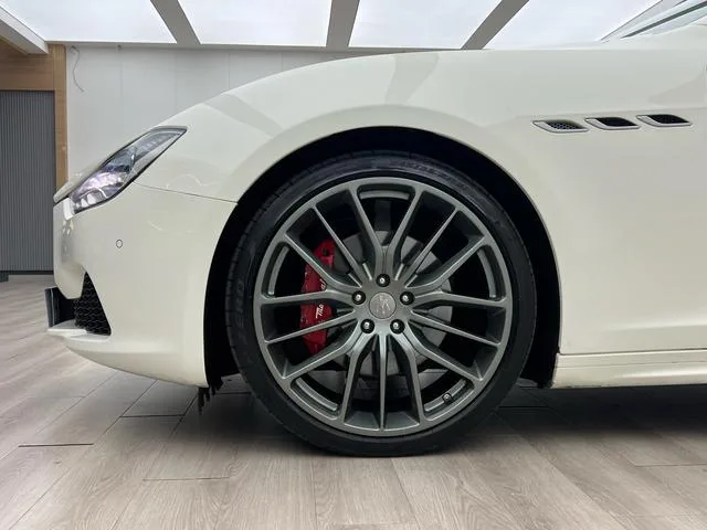 Maserati Ghibli 2014 3.0T Versión estándar exterior foto 8 Maserati Ghibli 2014 3.0T Versión estándar exterior foto 8