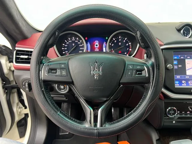 Maserati Ghibli 2014 3.0T Versión estándar interior foto 12 Maserati Ghibli 2014 3.0T Versión estándar interior foto 12