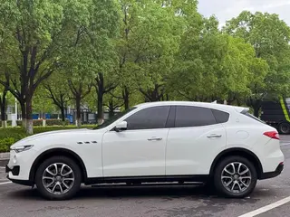 Maserati Levante 2018 3.0T Édition classique extérieur photo 4 Maserati Levante 2018 3.0T Édition classique extérieur photo 4