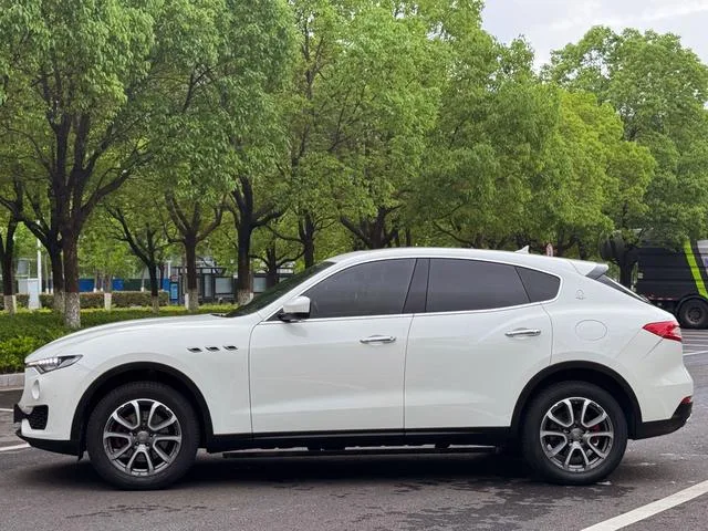 Maserati Levante 2018 3.0T Édition classique extérieur photo 4 Maserati Levante 2018 3.0T Édition classique extérieur photo 4