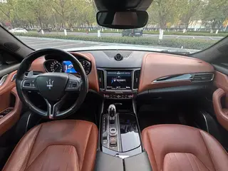 Maserati Levante 2018 3.0T Édition classique intérieur photo 11 Maserati Levante 2018 3.0T Édition classique intérieur photo 11