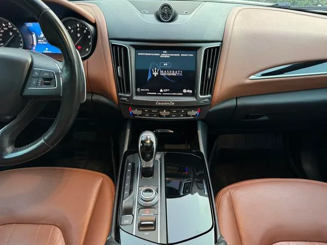 Maserati Levante 2018 3.0T Édition classique intérieur photo 13 Maserati Levante 2018 3.0T Édition classique intérieur photo 13