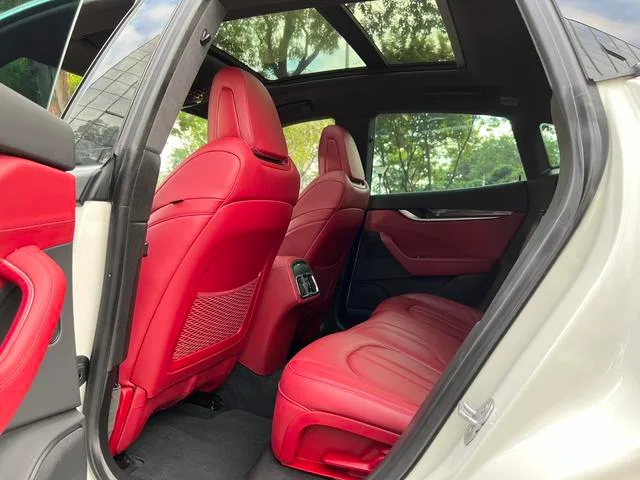 Maserati Levante 2016 3.0T Levante interior photo 9 Maserati Levante 2016 3.0T Levante interior photo 9