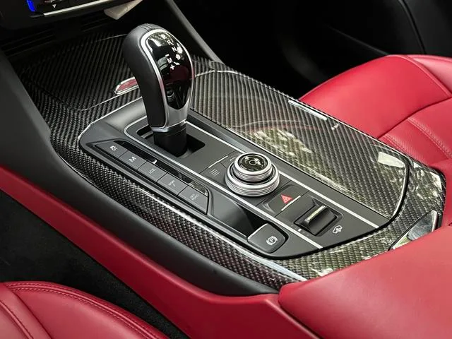 Maserati Levante 2016 3.0T Levante interior photo 11 Maserati Levante 2016 3.0T Levante interior photo 11