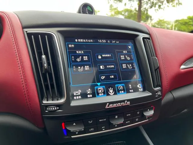 Maserati Levante 2016 3.0T Levante interior photo 13 Maserati Levante 2016 3.0T Levante interior photo 13