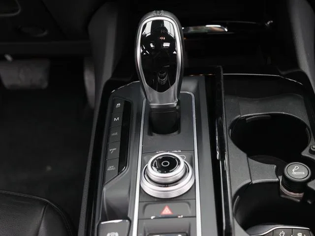 Maserati Levante 2016 3.0T Levante interior photo 18 Maserati Levante 2016 3.0T Levante interior photo 18