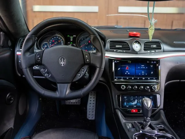 Maserati GranTurismo 2013 4.7L Sport Automatic interior foto 20 Maserati GranTurismo 2013 4.7L Sport Automatic interior foto 20