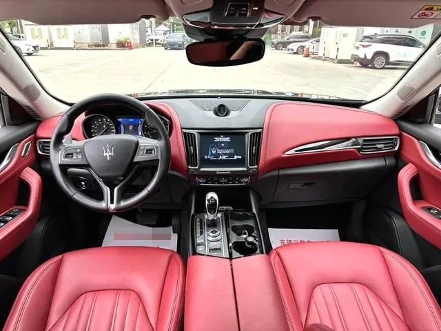 Maserati Levante 2016 3.0T Levante exterior foto 4 Maserati Levante 2016 3.0T Levante exterior foto 4