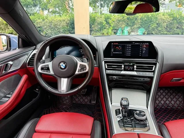 BMW 8 Series 2021 840i Four-door coupe M Sports suit interior photo 12 BMW 8 Series 2021 840i Four-door coupe M Sports suit interior photo 12