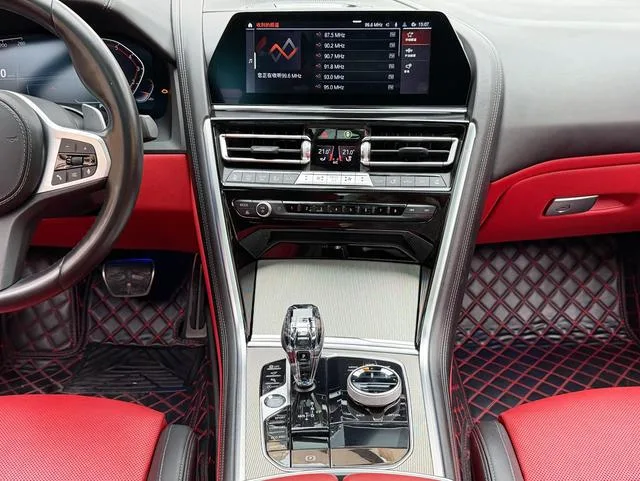 BMW 8 Series 2021 840i Four-door coupe M Sports suit interior photo 13 BMW 8 Series 2021 840i Four-door coupe M Sports suit interior photo 13