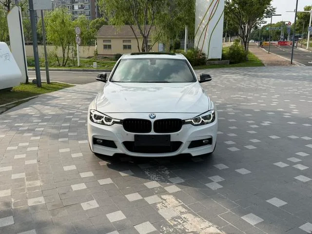 BMW 3 Series 2019 320i M Edición nocturna deportiva exterior foto 2 BMW 3 Series 2019 320i M Edición nocturna deportiva exterior foto 2