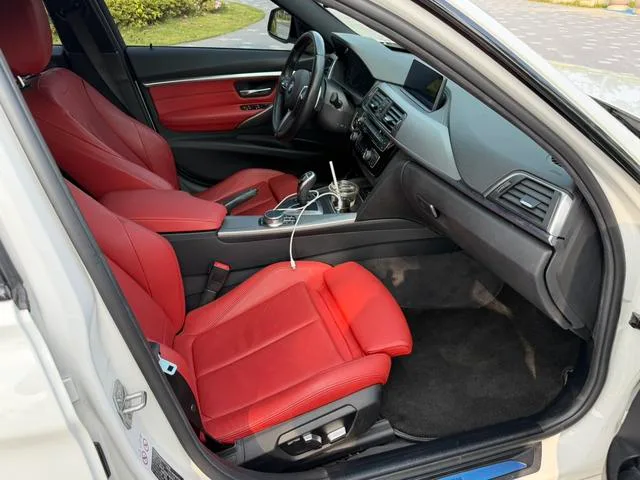 BMW 3 Series 2019 320i M Edición nocturna deportiva interior foto 12 BMW 3 Series 2019 320i M Edición nocturna deportiva interior foto 12