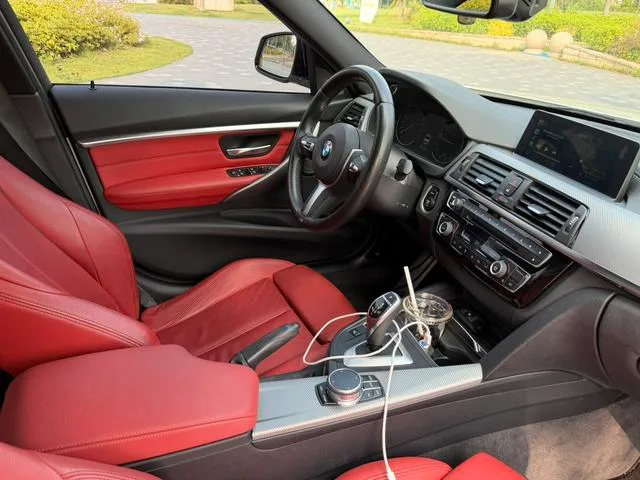 BMW 3 Series 2019 320i M Edición nocturna deportiva interior foto 13 BMW 3 Series 2019 320i M Edición nocturna deportiva interior foto 13