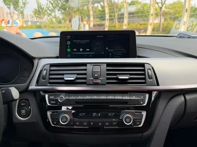 BMW 3 Series 2019 320i M Edición nocturna deportiva interior foto 14 BMW 3 Series 2019 320i M Edición nocturna deportiva interior foto 14