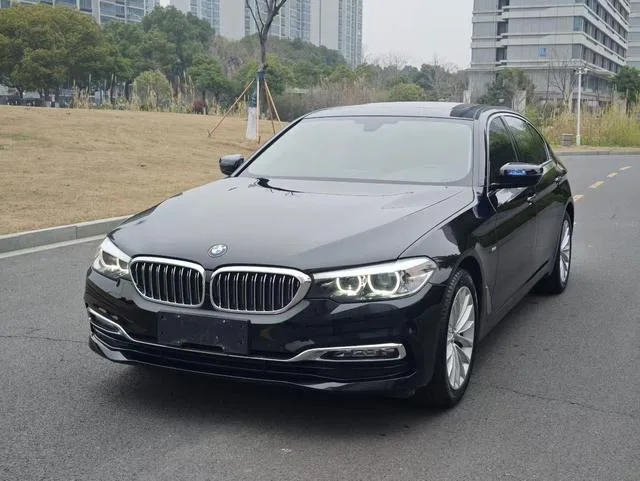 BMW 5 Series 2018 Mise à jour 530Li Leader Ensemble de luxe extérieur photo 1 BMW 5 Series 2018 Mise à jour 530Li Leader Ensemble de luxe extérieur photo 1