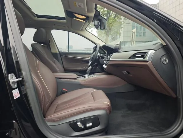 BMW 5 Series 2018 Mise à jour 530Li Leader Ensemble de luxe extérieur photo 8 BMW 5 Series 2018 Mise à jour 530Li Leader Ensemble de luxe extérieur photo 8