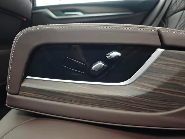 BMW 5 Series 2018 Mise à jour 530Li Leader Ensemble de luxe intérieur photo 16 BMW 5 Series 2018 Mise à jour 530Li Leader Ensemble de luxe intérieur photo 16