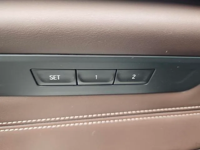 BMW 5 Series 2018 Mise à jour 530Li Leader Ensemble de luxe intérieur photo 18 BMW 5 Series 2018 Mise à jour 530Li Leader Ensemble de luxe intérieur photo 18