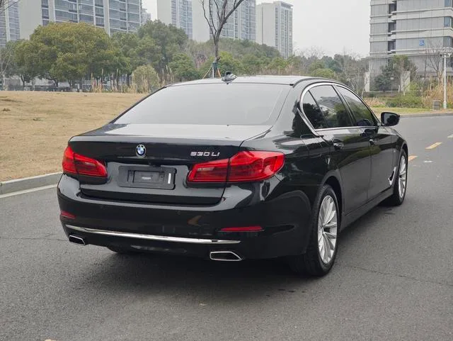 BMW 5 Series 2018 Mise à jour 530Li Leader Ensemble de luxe intérieur photo 20 BMW 5 Series 2018 Mise à jour 530Li Leader Ensemble de luxe intérieur photo 20