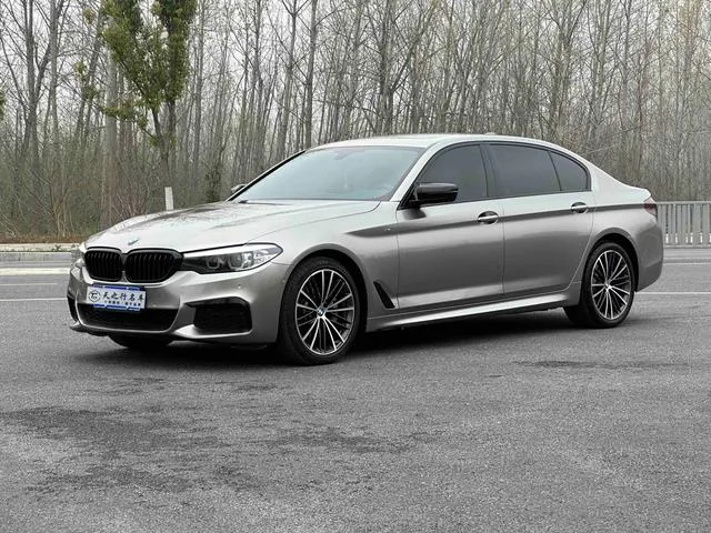 BMW 5 Series 2019 Reforma 530Li Líder M Conjunto deportivo exterior foto 1 BMW 5 Series 2019 Reforma 530Li Líder M Conjunto deportivo exterior foto 1