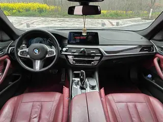 BMW 5 Series 2019 Reforma 530Li Líder M Conjunto deportivo exterior foto 4 BMW 5 Series 2019 Reforma 530Li Líder M Conjunto deportivo exterior foto 4