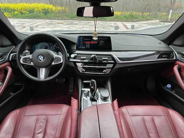 BMW 5 Series 2019 Reforma 530Li Líder M Conjunto deportivo exterior foto 4 BMW 5 Series 2019 Reforma 530Li Líder M Conjunto deportivo exterior foto 4