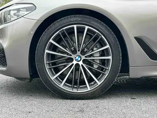 BMW 5 Series 2019 Reforma 530Li Líder M Conjunto deportivo exterior foto 8 BMW 5 Series 2019 Reforma 530Li Líder M Conjunto deportivo exterior foto 8