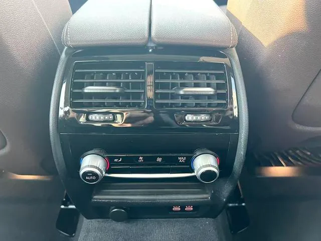 BMW 5 Series 2021 530Li Tipo de lujo Traje de lujo interior foto 17 BMW 5 Series 2021 530Li Tipo de lujo Traje de lujo interior foto 17