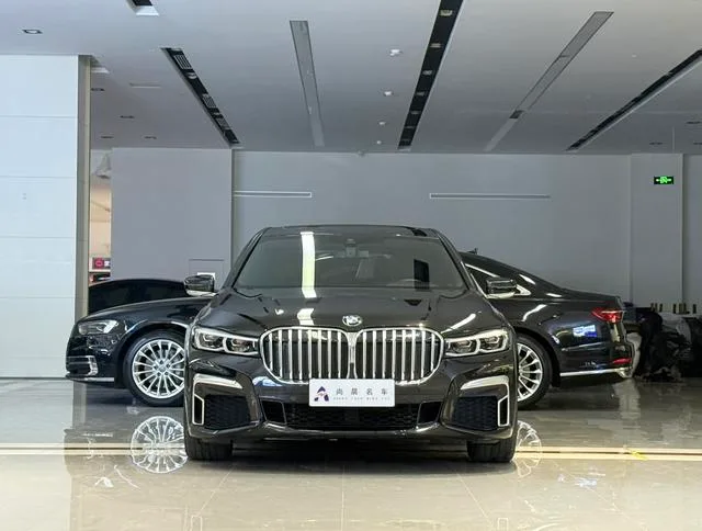 BMW 7 Series 2019 Restyling 730Li M Sports suit exterior photo 2 BMW 7 Series 2019 Restyling 730Li M Sports suit exterior photo 2