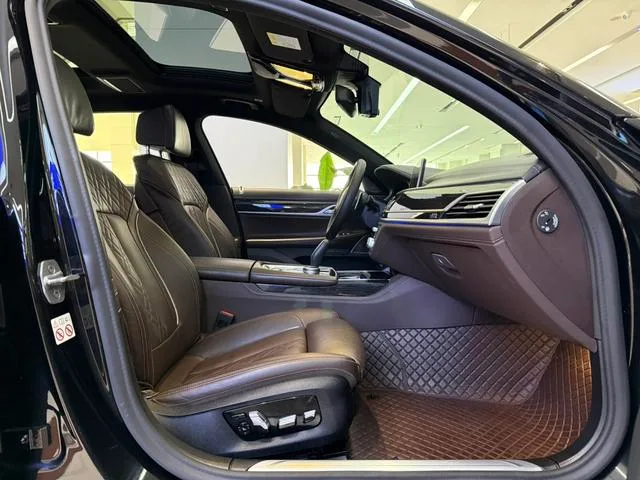 BMW 7 Series 2019 Restyling 730Li M Sports suit exterior photo 8 BMW 7 Series 2019 Restyling 730Li M Sports suit exterior photo 8