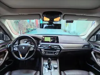 BMW 5 Series 2020 530Li Premium Class Luxury Set interior photo 9 BMW 5 Series 2020 530Li Premium Class Luxury Set interior photo 9